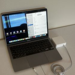 MacBook Air 13inch / i3 / 8gb ram / 250gb storage 
