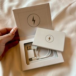 Clutch® Pro Lightning Portable Charger