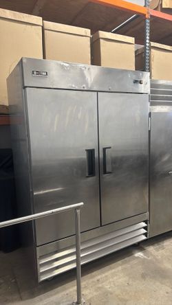 Commercial refrigerator