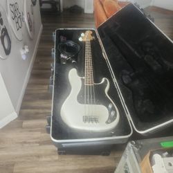 Fender P Bass With Hardshell Case
