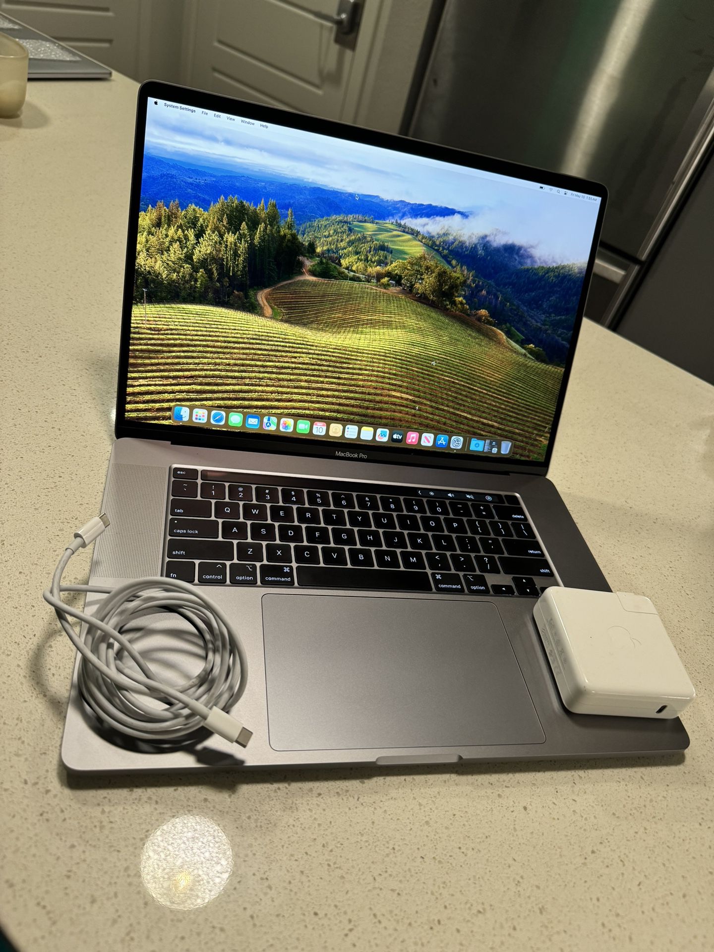 MacBook Pro 2019 Touchbar (16inch) i7 16gb RAM 500gb SSD