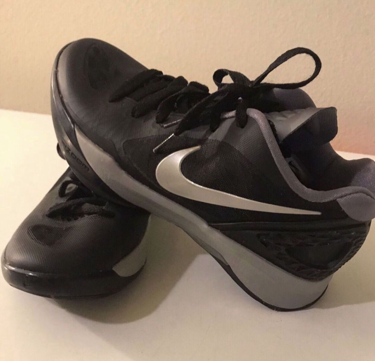 Women’s Nike Flywire Training Shoes 6 .5 Like New