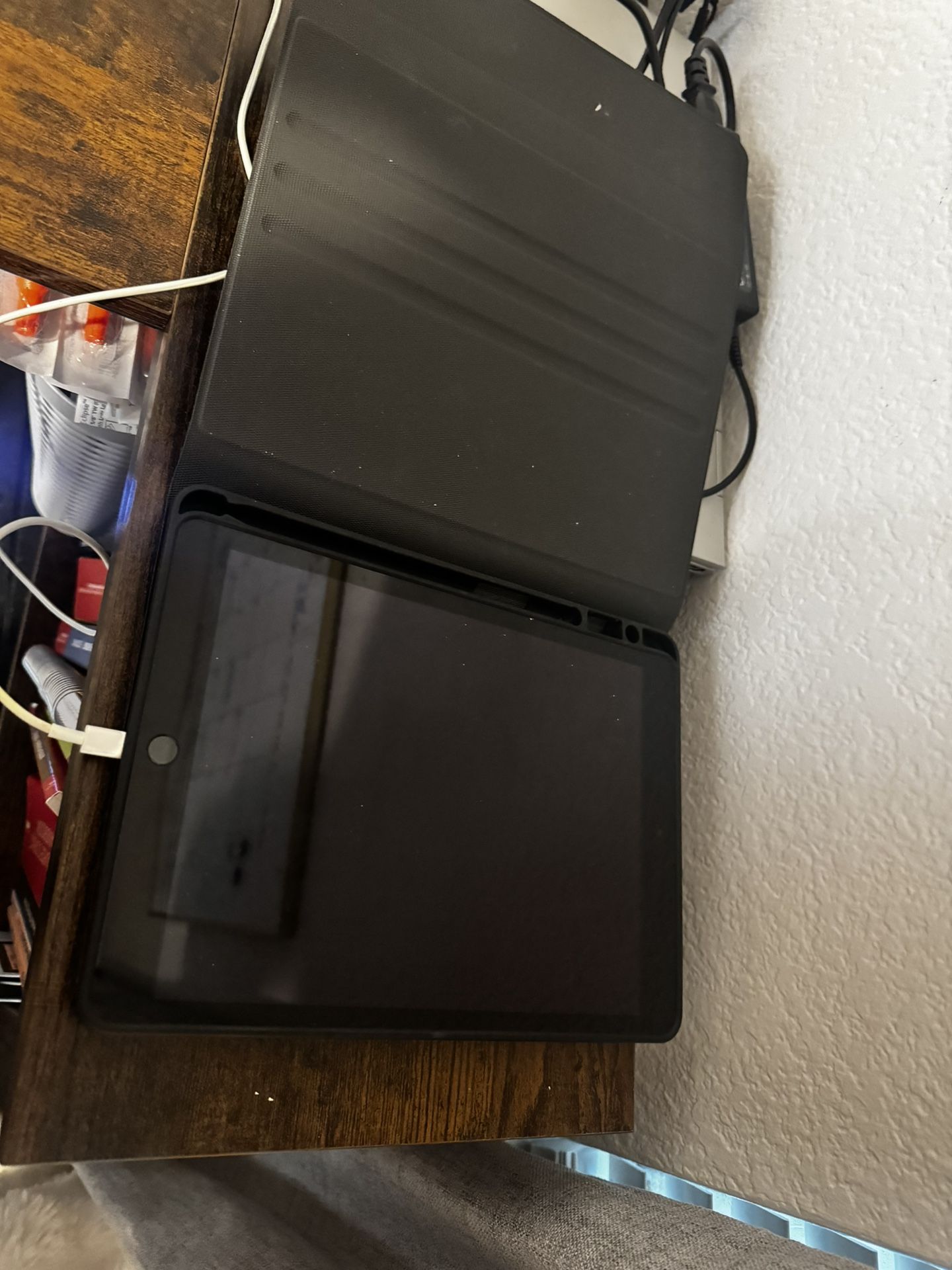 iPad 9th Gen (like new) With Stylist Pen