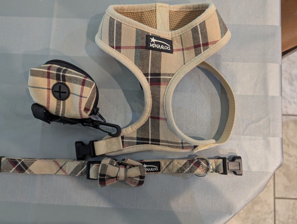 Small dog Matching Collar, Harness and Treat Bag