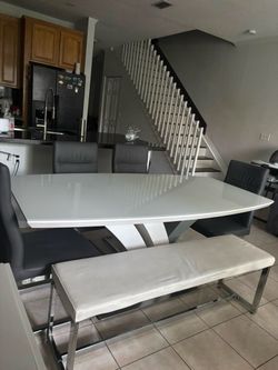Set Dinner (City Furniture )