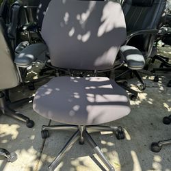 Selling Humanscale freedom task office ergonomic chairs