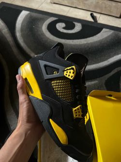 Jordan 4 thunder size 8.5