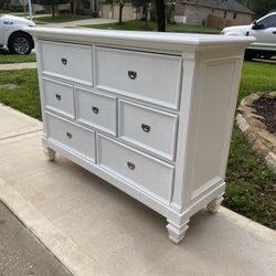 PRECIOUS WHITE DRESSER