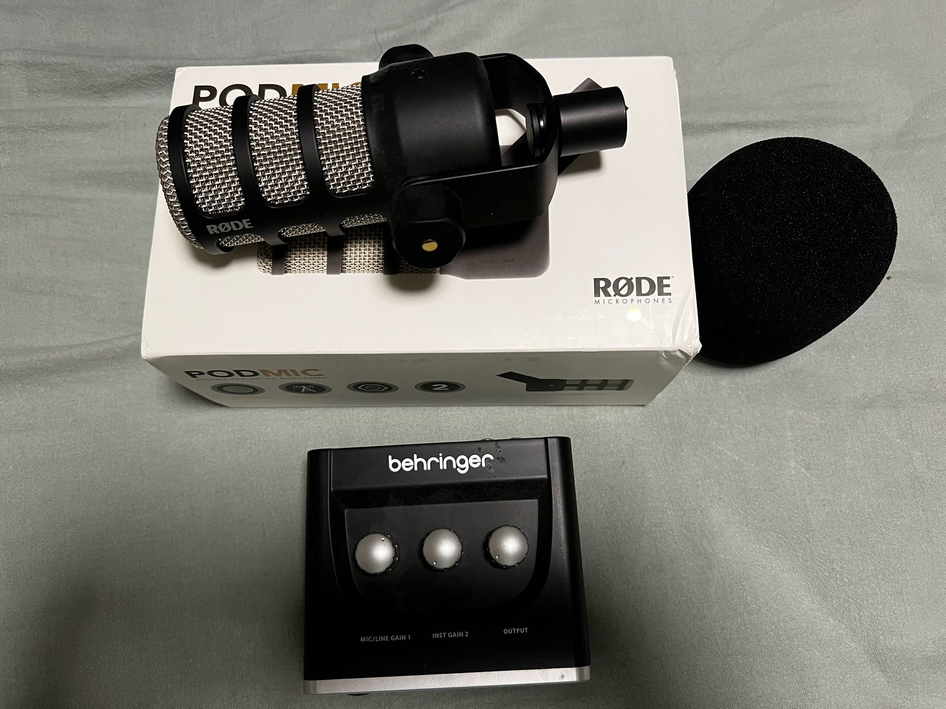 Rode Podmic microphone with behringer UM2 audio interface
