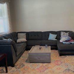 Gently Used Reidshire Right-Arm Facing (RAF) Corner Chaise Sectional