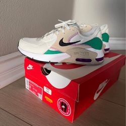 Women’s Nike shoes