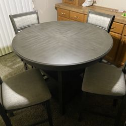 Round Kitchen Table With 4 Chairs