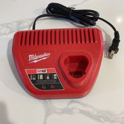 M12 Charger