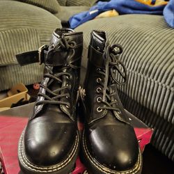 Women's Boots 6.5