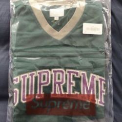 SUPREME GLITTER ARC FOOTBALL T SHIRT SIZE MEDIUM GREEN FALL WINTER 2017 SOLD OUT AUTHENTIC RARE V NECK BRAND NEW