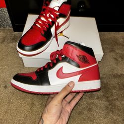 Jordan 1 RED /BLACK /WHITE 