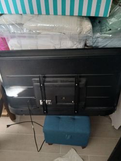 Two Tvs Samsung and TCL