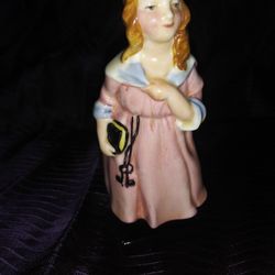 ROYAL DOULTON ’LITTLE NELL’ FIGURINE - DARK BROWN HAIR

Excellent Condition!!

**Bundle and save with combined shipping*