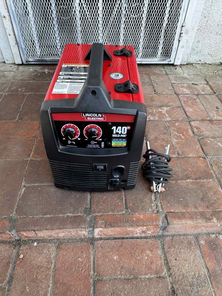 Lincoln Electric Weld-Pak 140 Amp MIG and Flux-Cored Wire Feed Welder, 115V.
