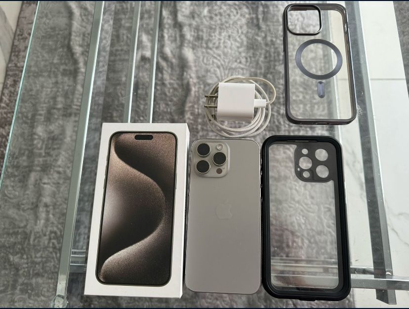 iPhone 15 Pro max Unlocked 256gb
