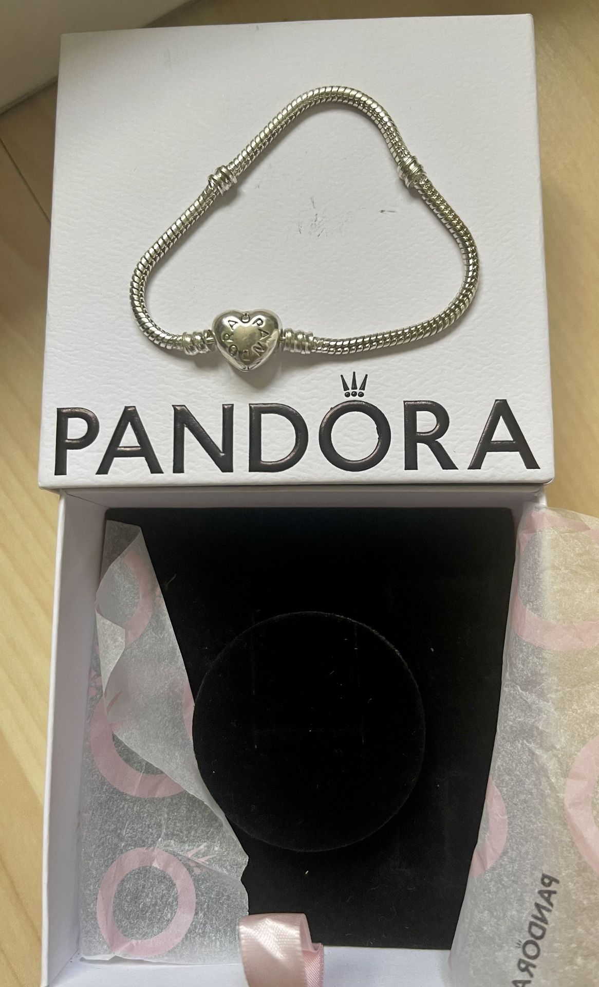 Pandora Moments Heart Clasp Bangle