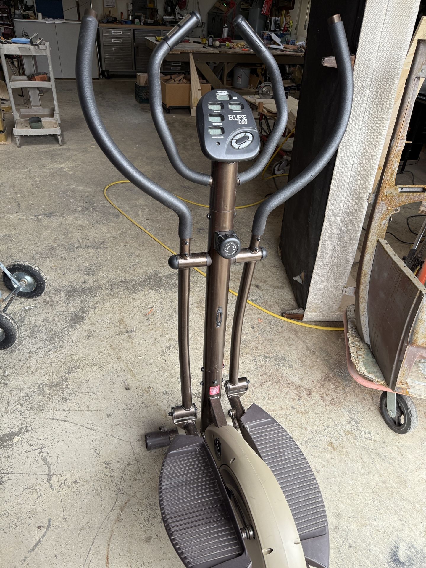 ECLIPSE 1000 Elliptical Trainer