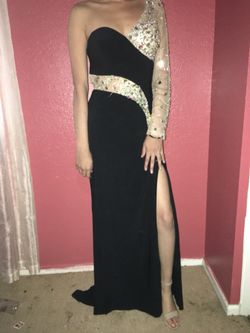 BLACK/GOLD PROM DRESS👗Size: Small/Medium
