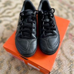 Nike Jr. Tiempo Legend 9 Club - Big Kids' Multi-Ground Low-Top Soccer Cleats - (3Y)