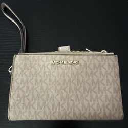 Wristlet 