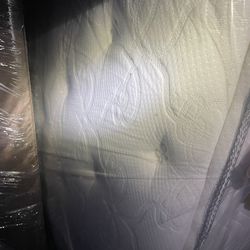 Simmons Queen Mattress And Box Spring