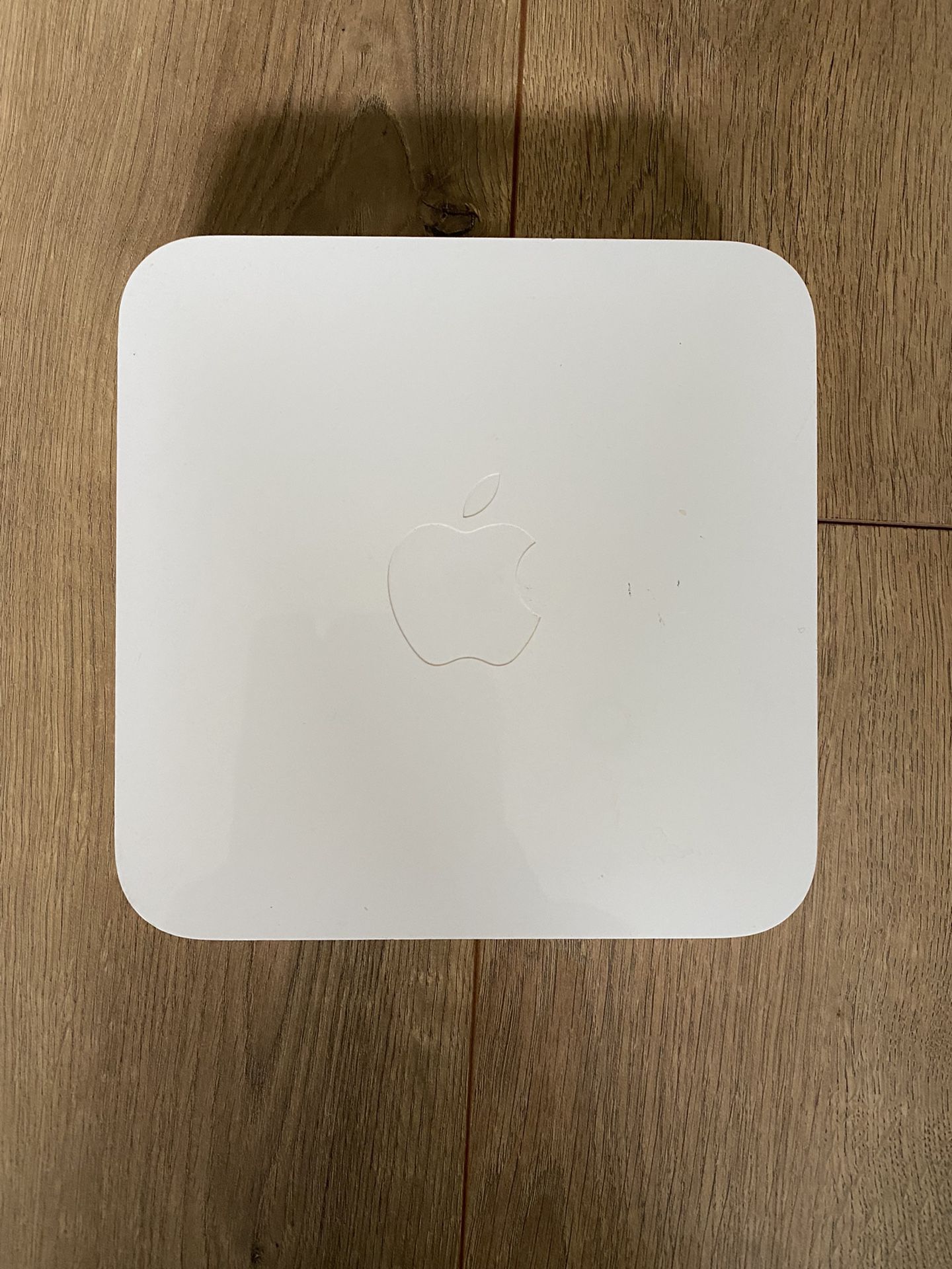  Apple AirPort Extreme Base Station (5th Generation)