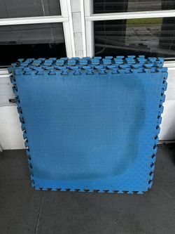 Eight Foam Floor Tiles 40“ X 40“