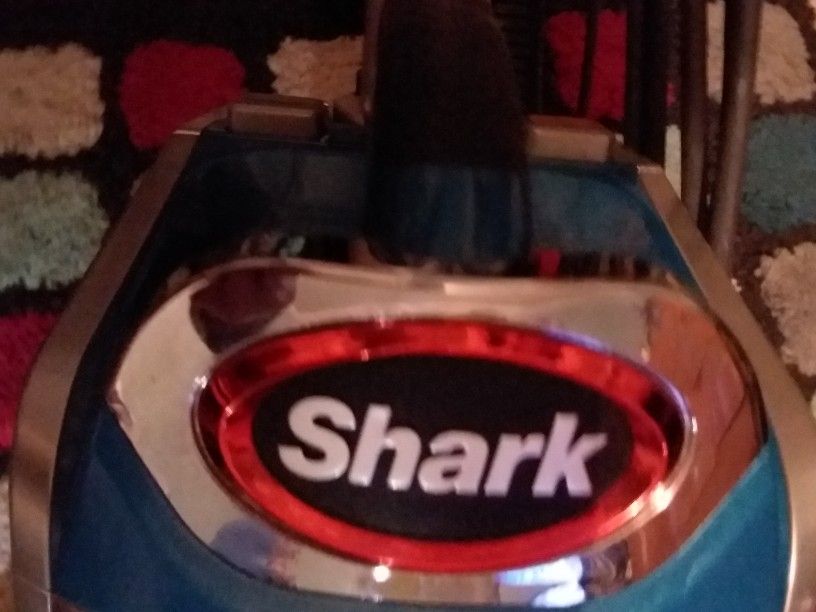 Shark Lift Away speed Duo Clean Vacuum cleaner. Runs Perfectly. Used Only 2 Weeks Before We Got Hardwood Floors