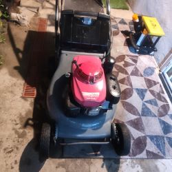 HONDA HRC 216 COMMERCIAL HYDROSTATIC MOWER