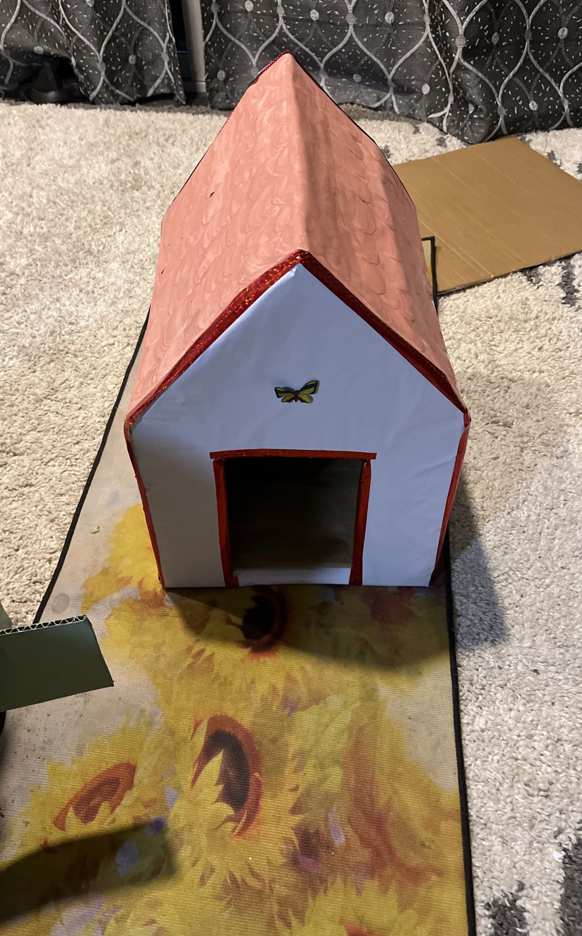 Casita de cartón 18 pulgadas de alto y 13 de ancho