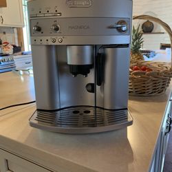 DeLonghi Magnifica Coffee Maker 