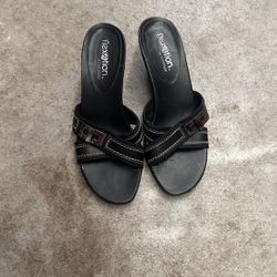 Very Cute And Comfy Ladies Slides Small Heel