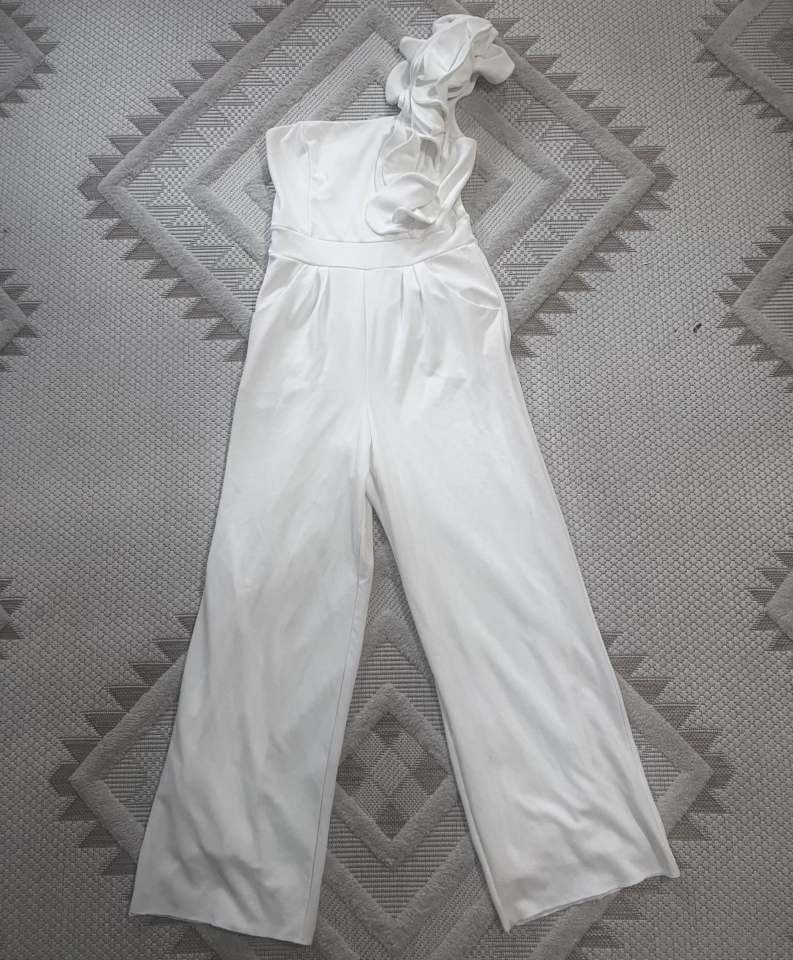 Women’s white jumpsuit size large