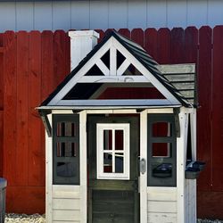 Kids Wooden Outdoor Playhouse – Great Condition