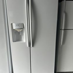 Samsung White Stainless Fridge Everything Works Great 2 Months Warranty 📍5413 U.s 92 Plant City Fl