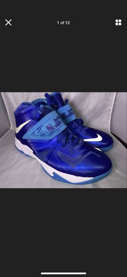 Nike Lebron James Zoom Soldier 7 Basketball Shoes Style 599818-401 7 Youth Boy worn only to try on . See photos and huge for yourself . No box it was