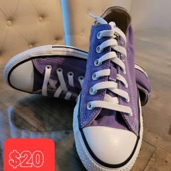 LIGHTLY USED CONVERSE 