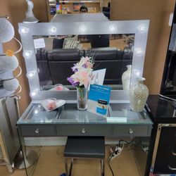 Beautiful Vanity ! Tax Time Special 