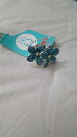 Fashion shimmery flower ring