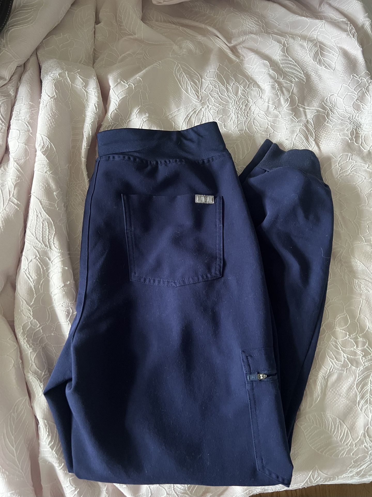 Woman’s Figs Jogger Scrub Pants Size M