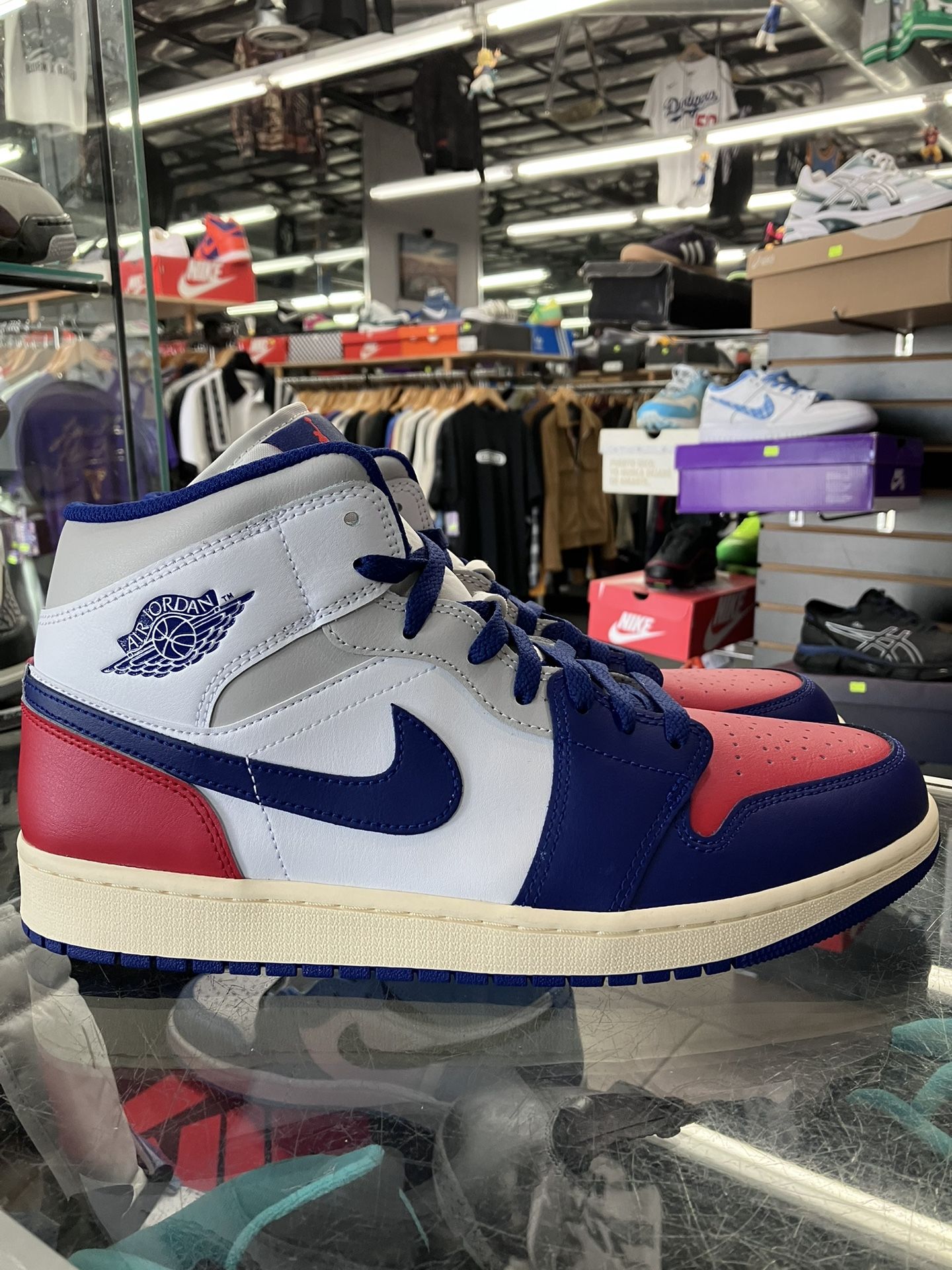 Air Jordan 1 Mid Rare Air 