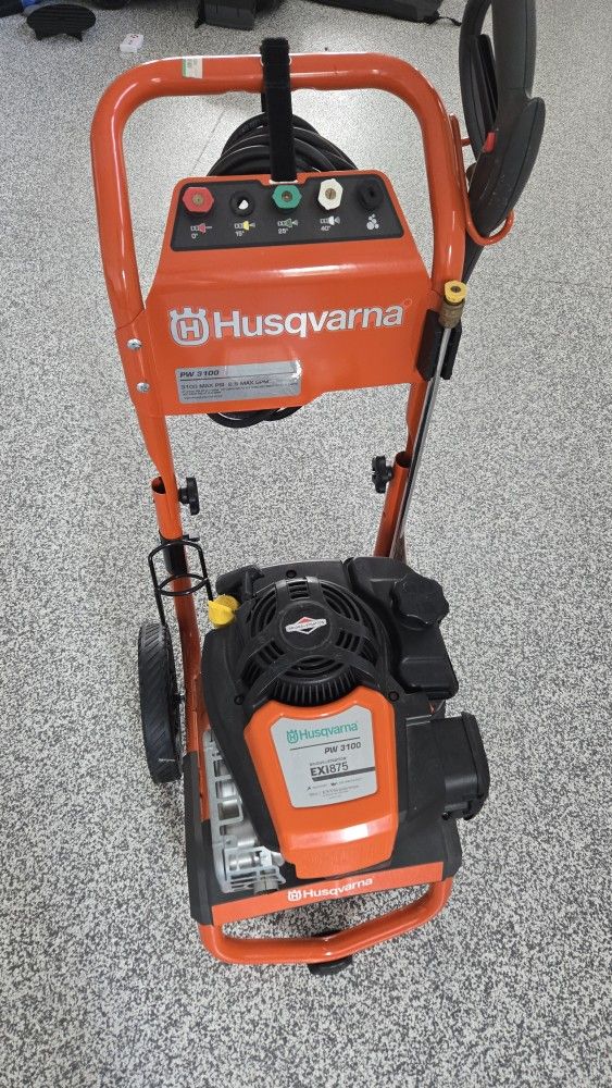 Husqvarna PW 3100 Gas Pressure Washer