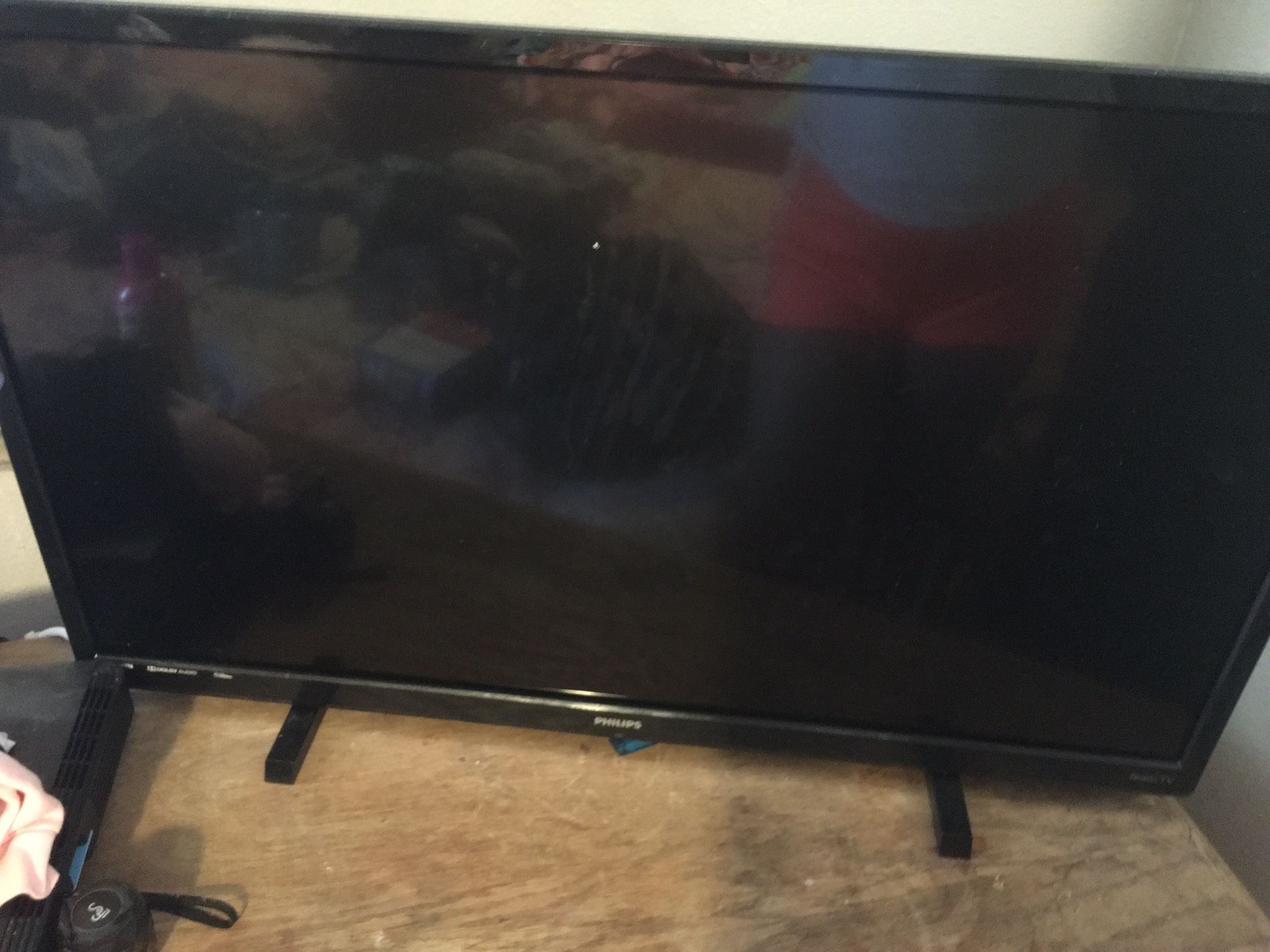 Phillips 32 inch tv good condition brand new still just need to buy a ruko remote