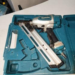 Makita AF635 15 Gauge, 2-1/2" Angle Finish Nailer, 34° 