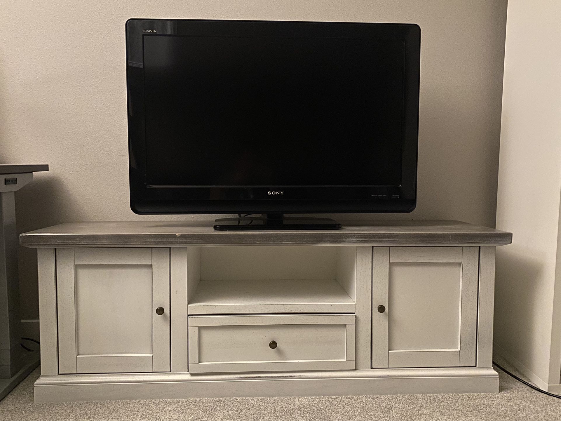 Low TV Stand 